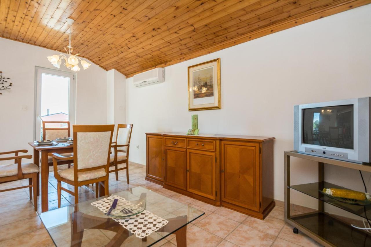Paula Apartments Vir Exterior photo