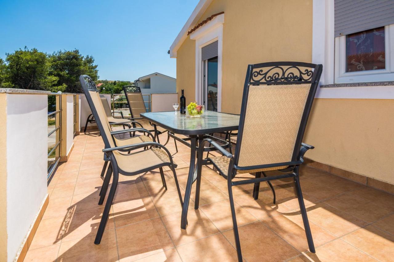 Paula Apartments Vir Exterior photo