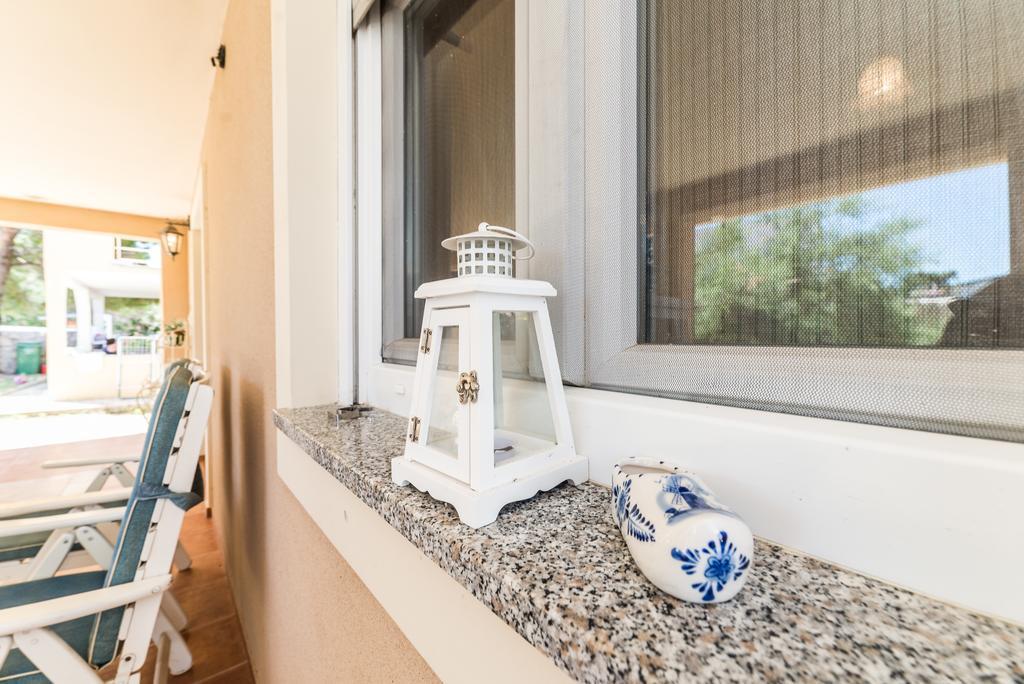 Paula Apartments Vir Exterior photo