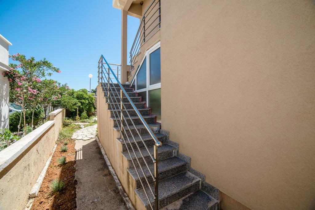 Paula Apartments Vir Exterior photo