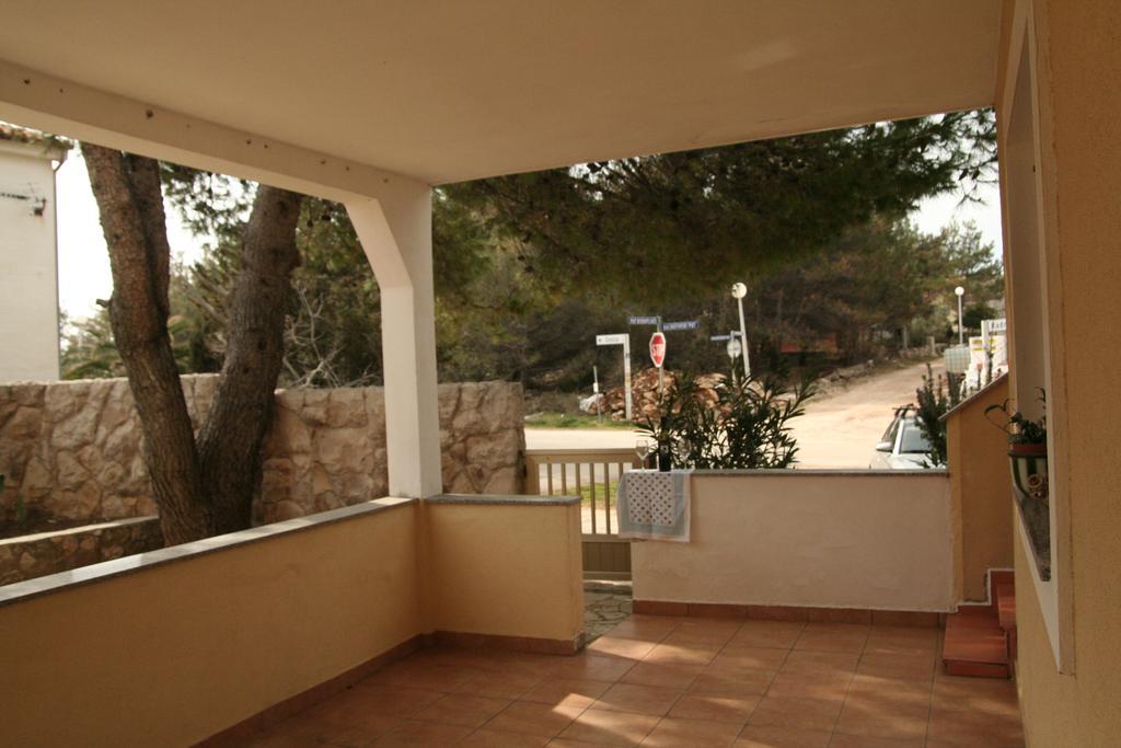 Paula Apartments Vir Exterior photo